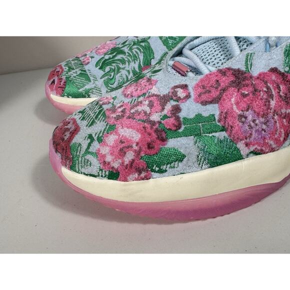 Athletic_Shoes